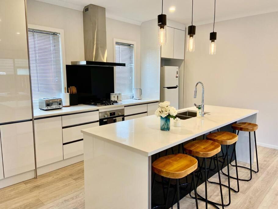 Morden Spacious New House Hamilton Eksteriør bilde